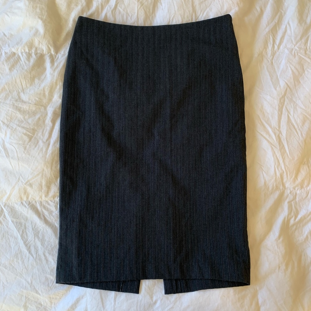 🎁 Dynamite pinstripe skirt with back slit - Picture 3 of 13